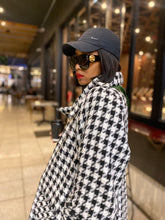 Load image into Gallery viewer, ###AW25: HOUNDSTOOTH OBSESSION COAT
