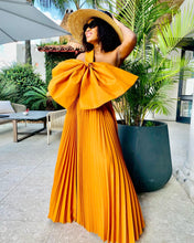 Load image into Gallery viewer, PLEATED SKIRT
